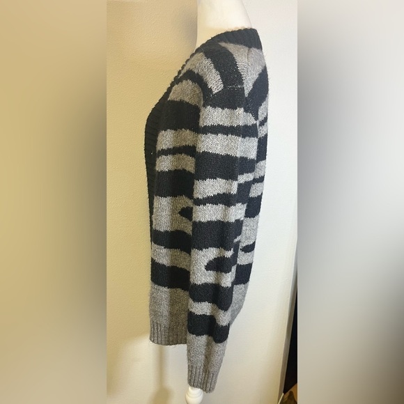 I.N.C. INTERNACIONAL CONCEPTS African Zebra Chunky Cardigan Oversized 
Size XS - Picture 4 of 8